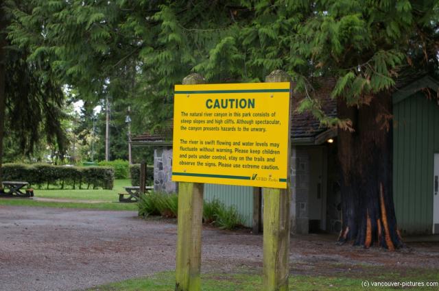 Caution sign at Cleveland Dam area in Vancouver.jpg