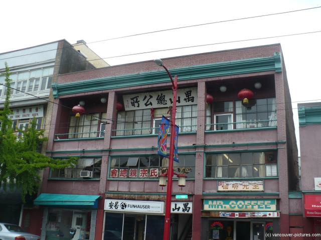 Chinse shops near Sun Yat Sen Park in Vancouver.jpg
