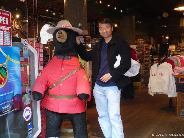 David and Black Bear statue at Gastown area of Vancouver.jpg