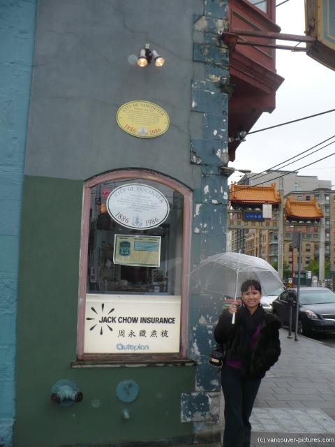 Joann and Sam Kee Building at Vancouver Chinatown.jpg