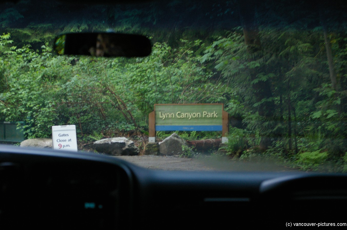 Lynn Canyon Park sign in Vancouver.jpg