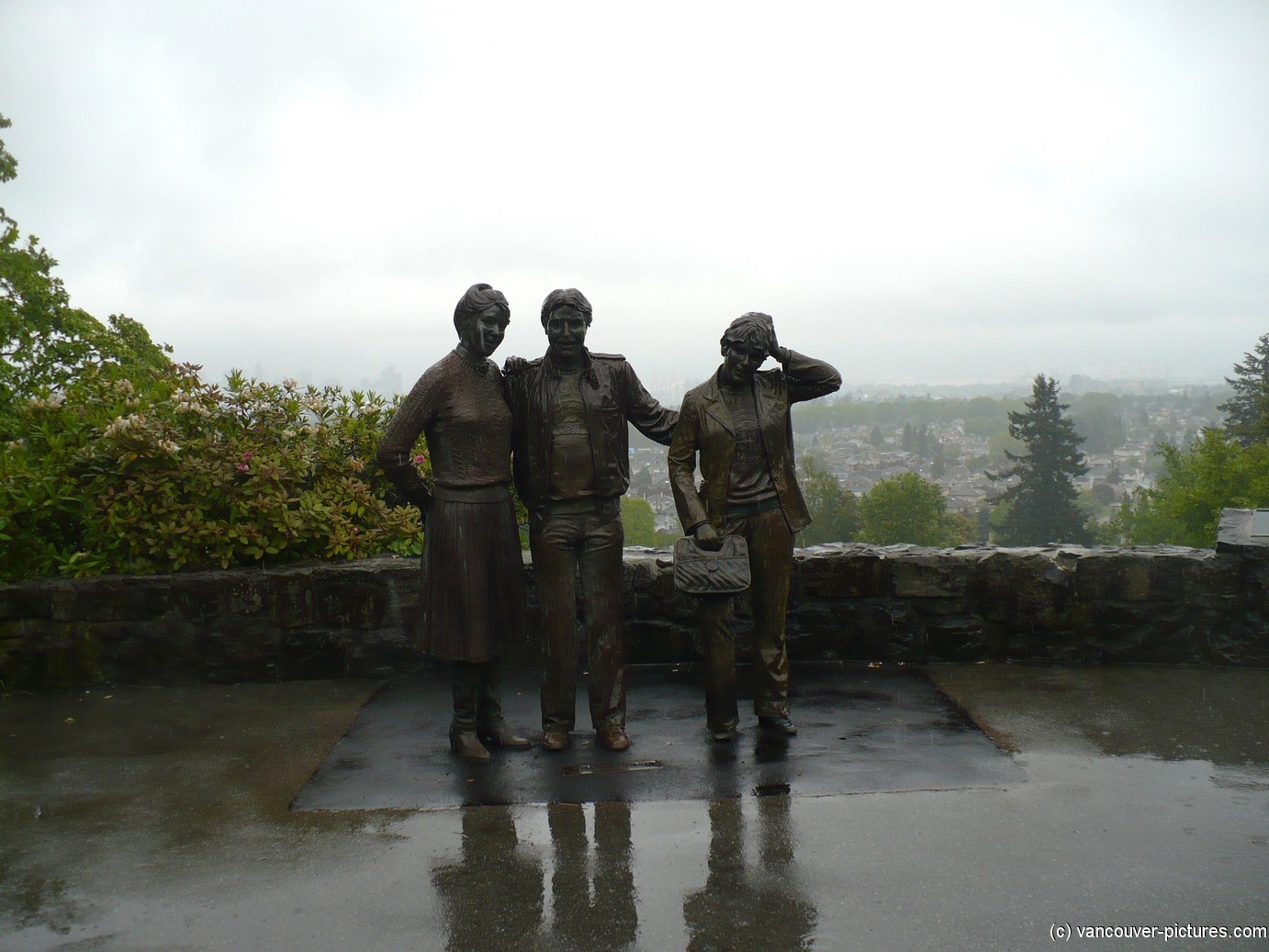 Photo Session Scupltures at Vancouver's Queen Elizabeth Park.jpg