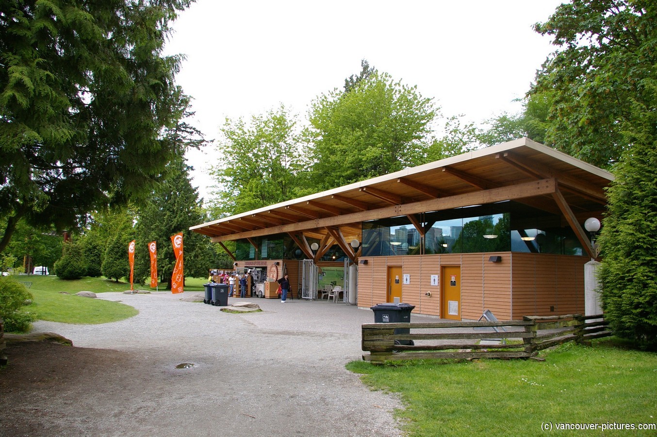 Rest area building at Stanley Park Vancouver.jpg