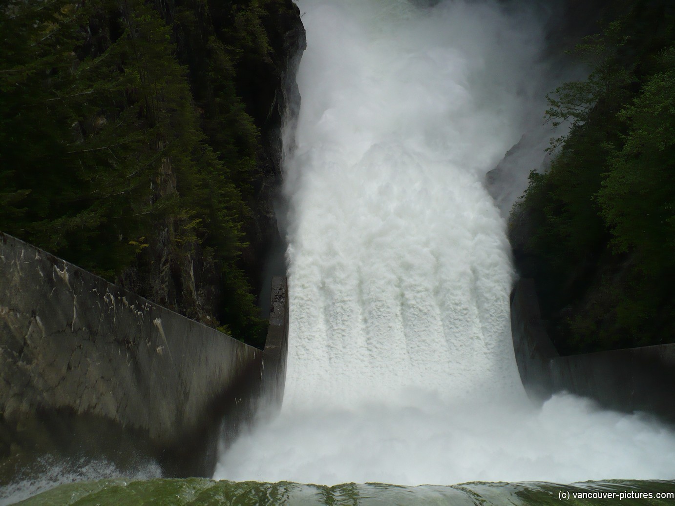 Rushing waters of the Cleveland Dam in Vancouver.jpg