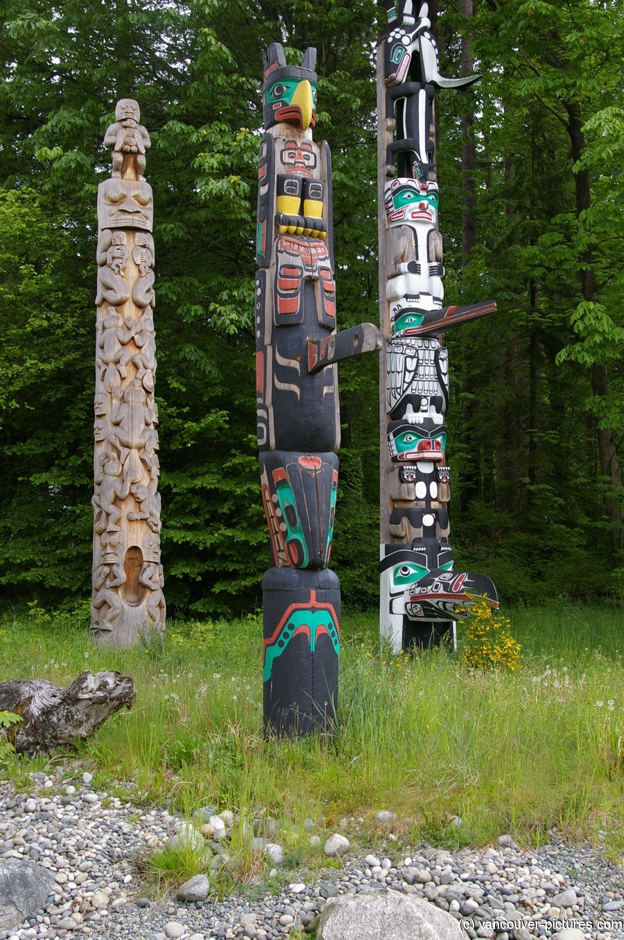 Stanley Park Vancouver totem poles.jpg