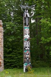 Totem pole at Stanley Park Vancouver.jpg