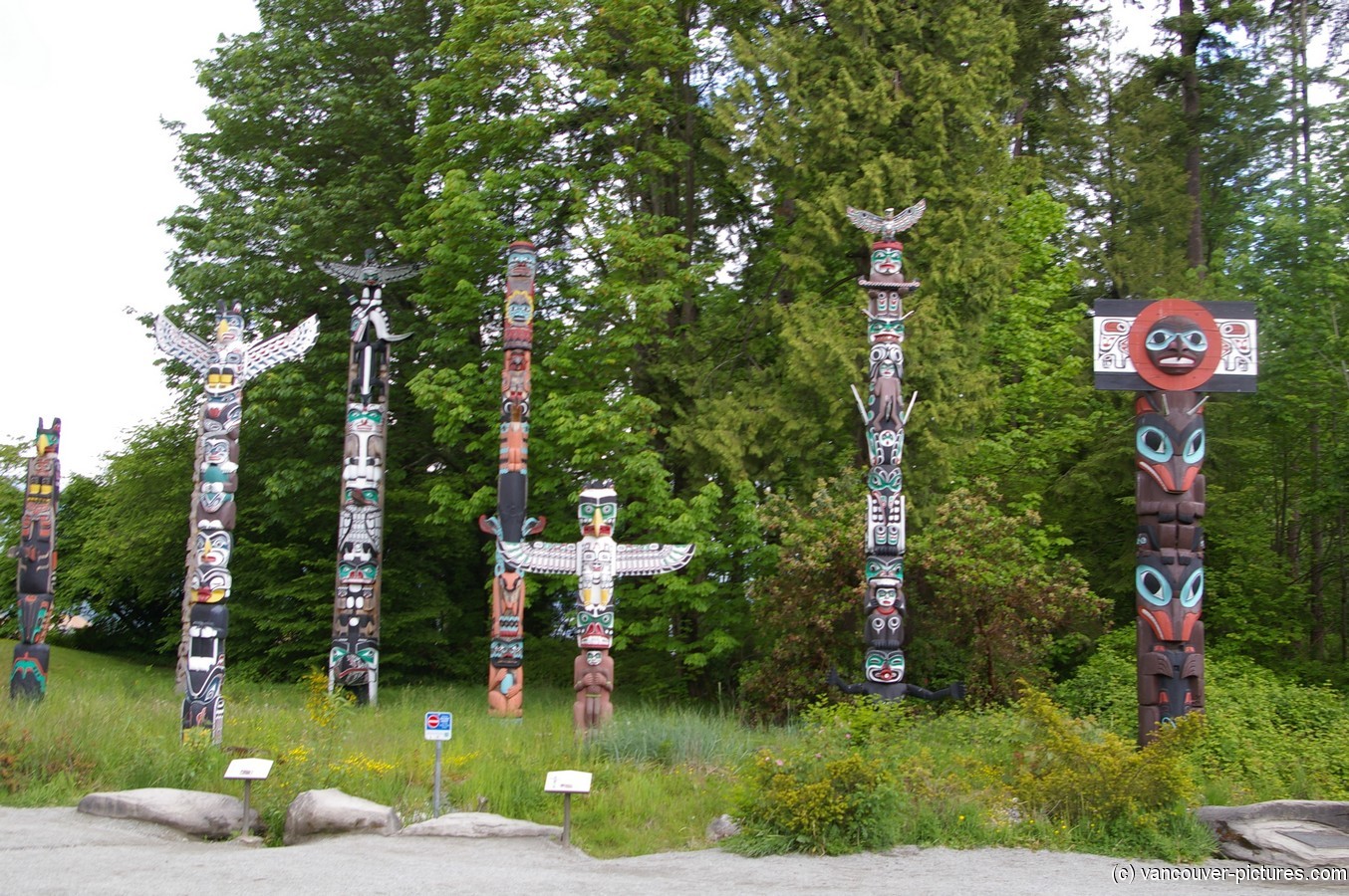 Totem poles at Stanley Park Vancouver.jpg