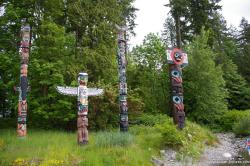 Totem poles at Vancouver Stanley Park.jpg