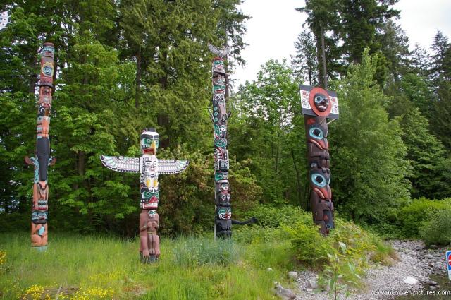 Totem poles at Vancouver Stanley Park.jpg