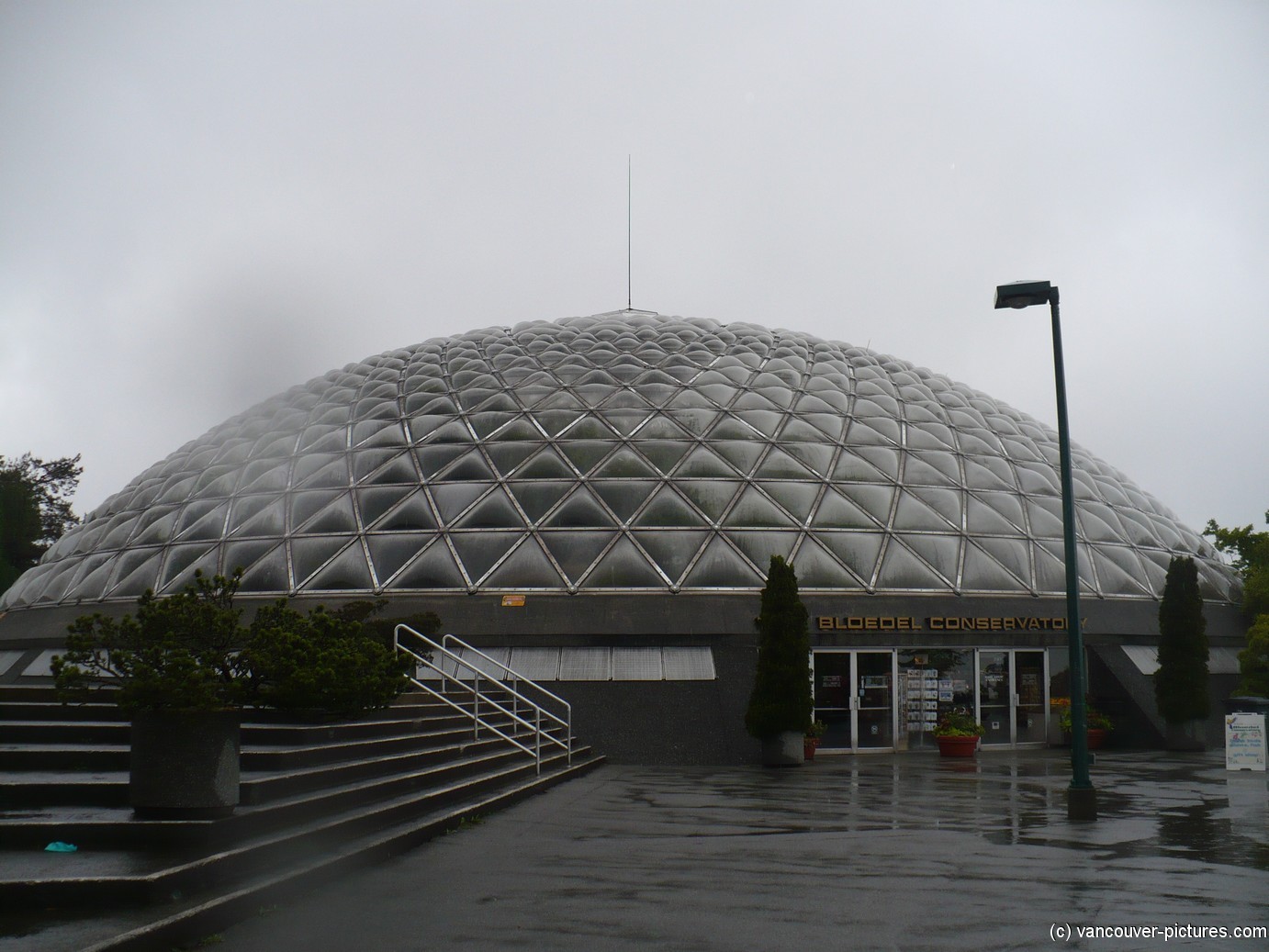 Bloedel Conservatory at Queen Elizabeth Park in Vancouver.jpg