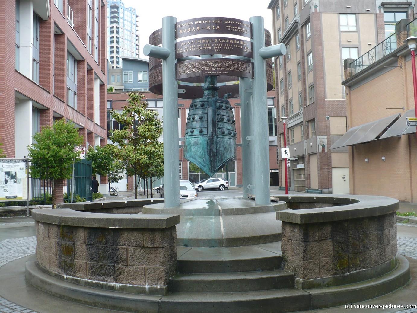 Vancouver Chinatown West Han Dynasty Bell.jpg